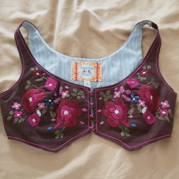 Chelsea & Violet Jackets & Blazers - ⛄vest embroidered with flowers